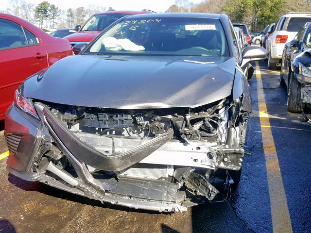 4T1B11HKXJU154304 - 2018 TOYOTA CAMRY L GRAY photo 9