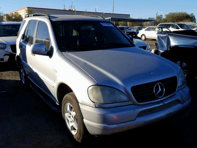 4JGAB54EXYA188447 - 2000 MERCEDES-BENZ ML 320 SILVER photo 1