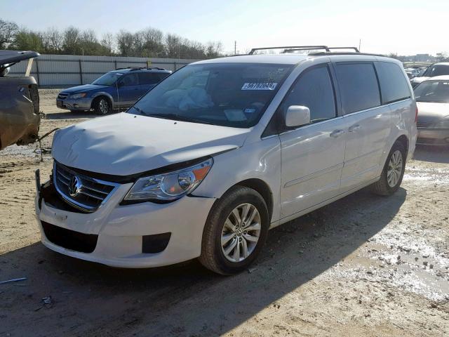 2C4RVABG9CR392057 - 2012 VOLKSWAGEN ROUTAN SE WHITE photo 2