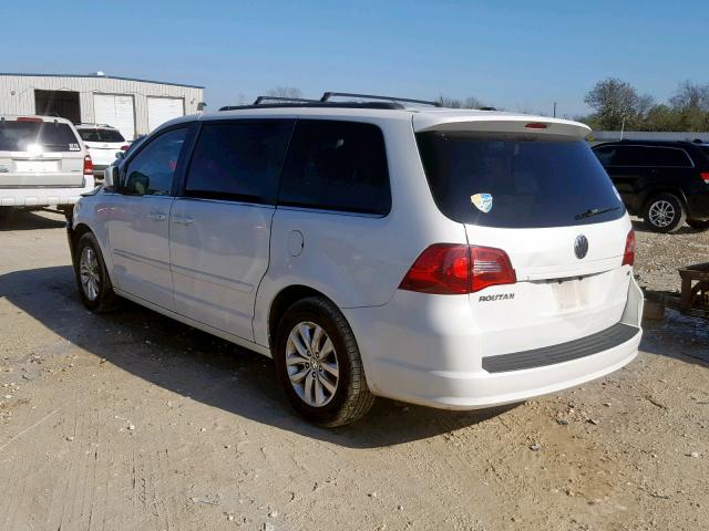 2C4RVABG9CR392057 - 2012 VOLKSWAGEN ROUTAN SE WHITE photo 3