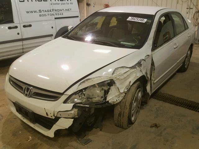 1HGCM56377A120397 - 2007 HONDA ACCORD SE WHITE photo 2