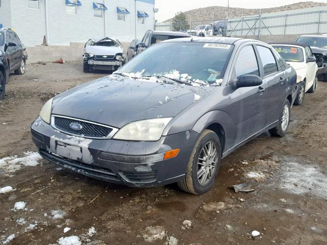 1FAFP34N67W244360 - 2007 FORD FOCUS ZX4 GRAY photo 2