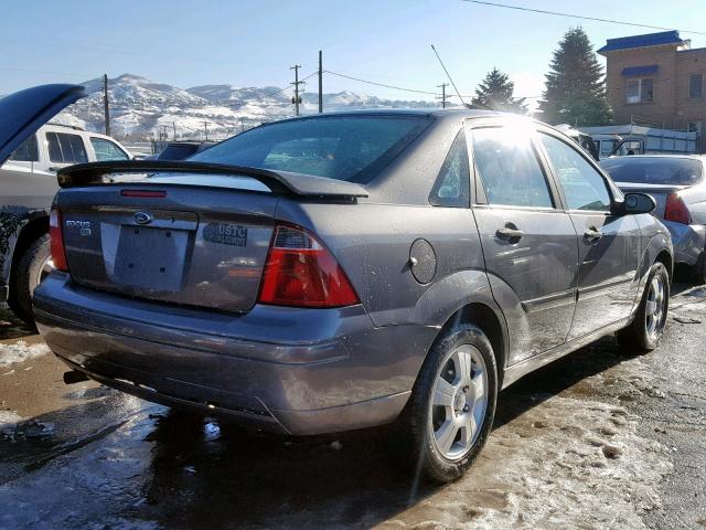 1FAHP34N77W198546 - 2007 FORD FOCUS ZX4 CHARCOAL photo 4