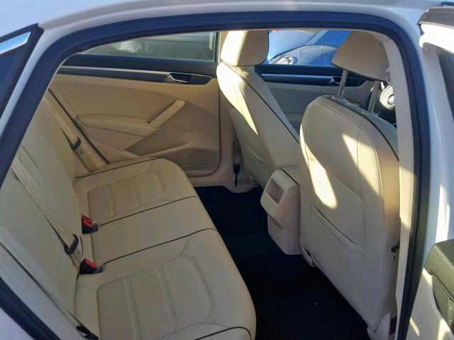 1VWDT7A32HC053445 - 2017 VOLKSWAGEN PASSAT R-L WHITE photo 6