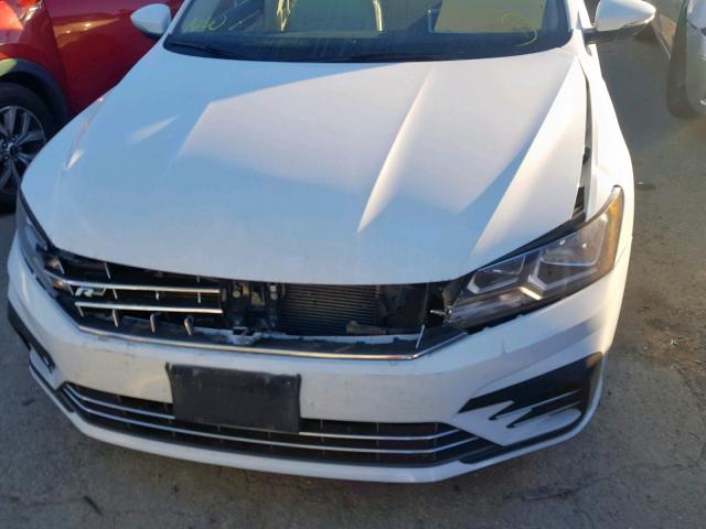 1VWDT7A32HC053445 - 2017 VOLKSWAGEN PASSAT R-L WHITE photo 9