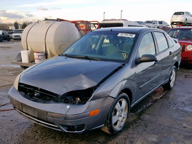 1FAFP34N25W138906 - 2005 FORD FOCUS ZX4 BLACK photo 2