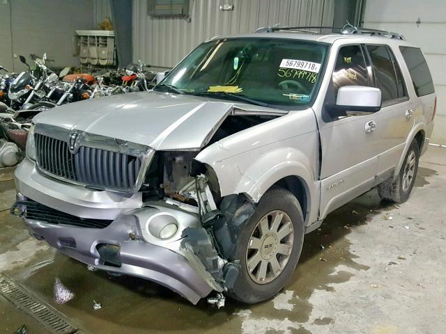 5LMFU28R54LJ28745 - 2004 LINCOLN NAVIGATOR 银色 照片 2