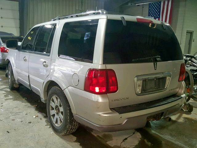 5LMFU28R54LJ28745 - 2004 LINCOLN NAVIGATOR 银色 照片 3