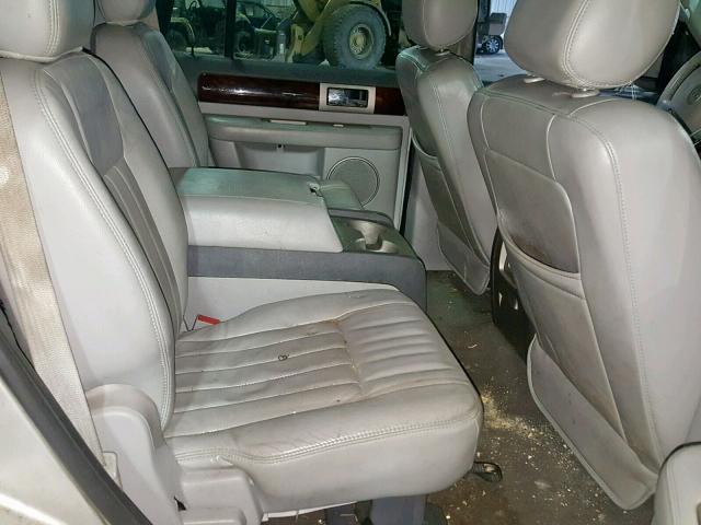 5LMFU28R54LJ28745 - 2004 LINCOLN NAVIGATOR 银色 照片 6