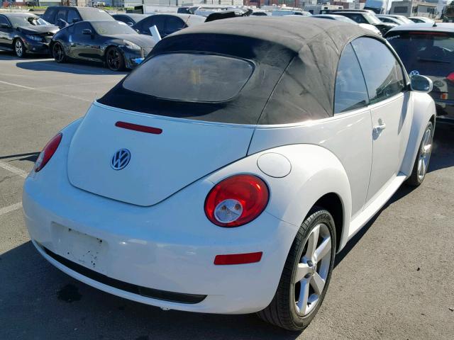 3VWFG31Y77M415932 - 2007 VOLKSWAGEN NEW BEETLE WHITE photo 4