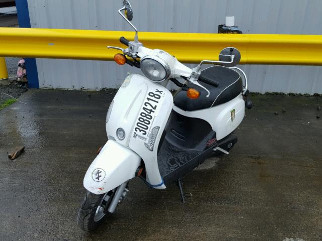 RFBV7A048EB230166 - 2014 KYMCO USA INC COMPAGNO 5 WHITE photo 2