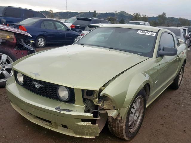 1ZVFT82H755181379 - 2005 FORD MUSTANG GT GREEN photo 2