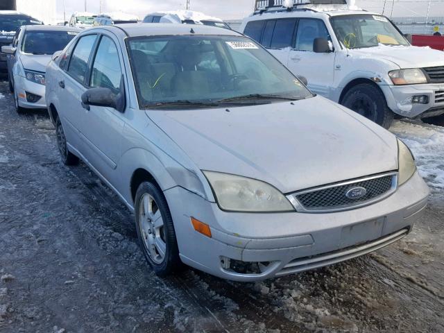 1FAFP34N05W134384 - 2005 FORD FOCUS ZX4 SILVER photo 1