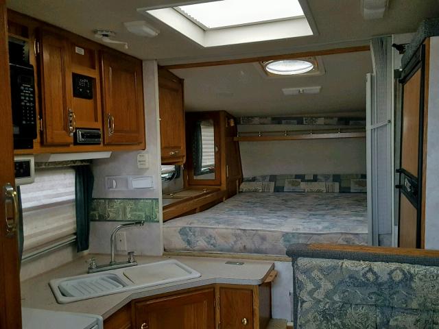 1NCC860S440102931 - 2003 ARCT FOX CAMPER WHITE photo 5