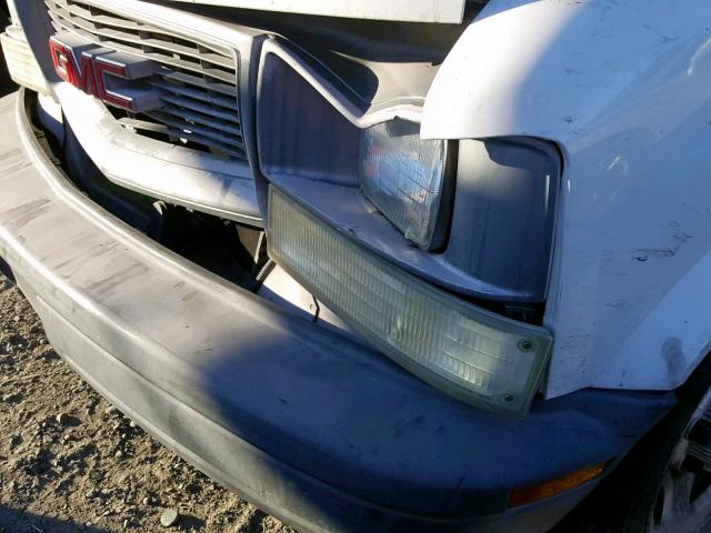 1GTDM19X53B515726 - 2003 GMC SAFARI XT WHITE photo 9