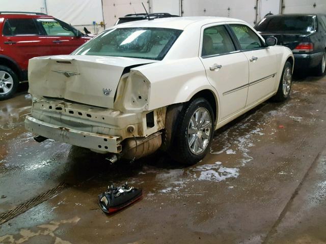 2C3KA63H78H251507 - 2008 CHRYSLER 300C WHITE photo 4