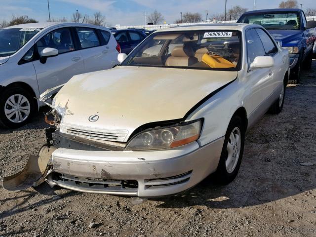 JT8BF12G9T0137903 - 1996 LEXUS ES 300 WHITE photo 2