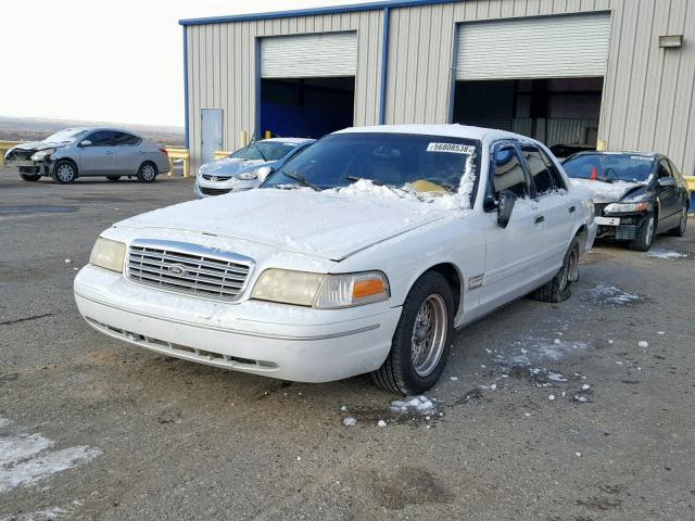 2FAFP74W2YX204959 - 2000 FORD CROWN VICT WHITE photo 2