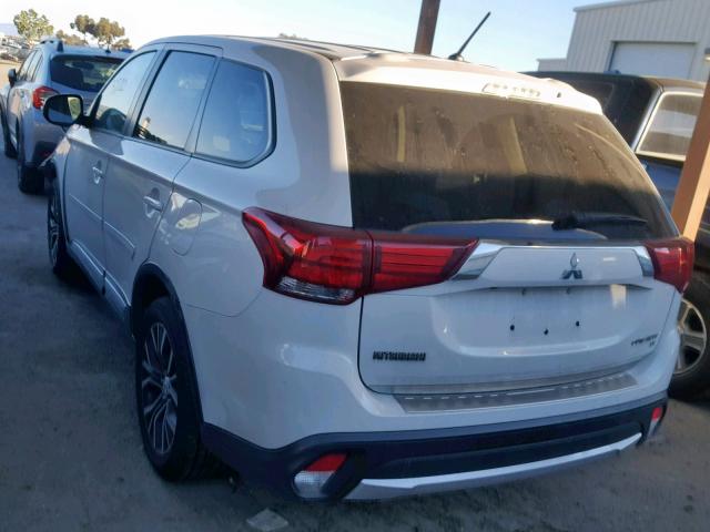 JA4AD3A35GZ015855 - 2016 MITSUBISHI OUTLANDER WHITE photo 3