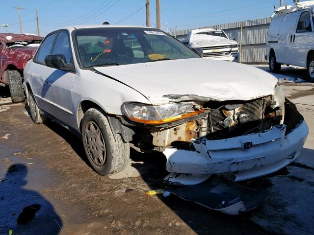 JHMCF86411C000124 - 2001 HONDA ACCORD DX WHITE photo 1