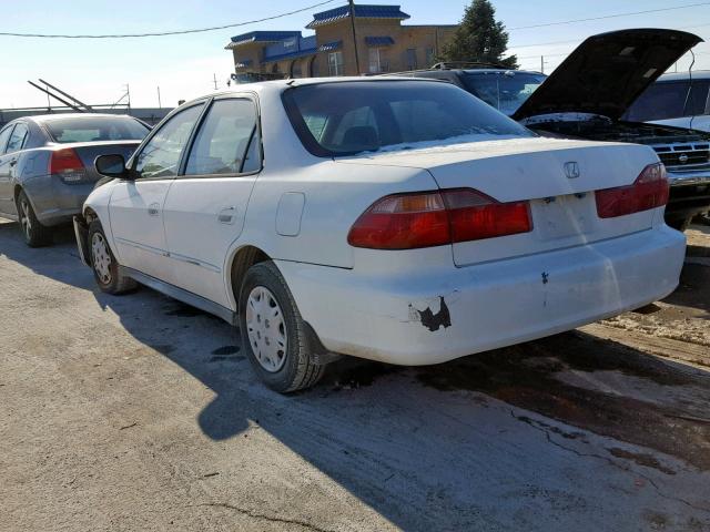 JHMCF86411C000124 - 2001 HONDA ACCORD DX WHITE photo 3