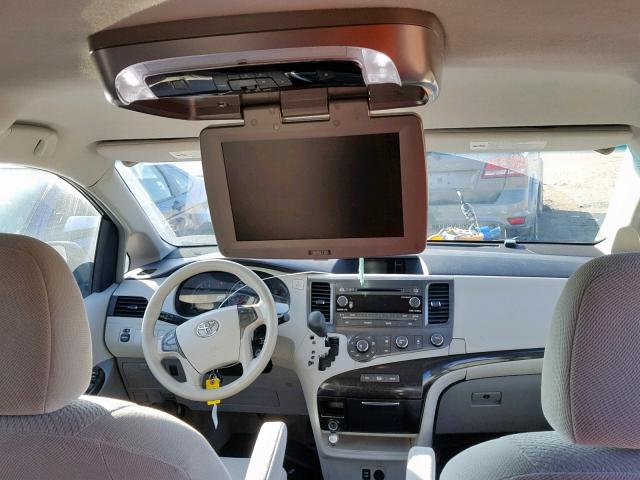 5TDKK3DC5BS005316 - 2011 TOYOTA SIENNA LE RED photo 9