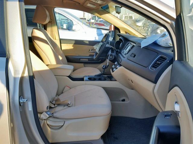 KNDMB5C15G6183271 - 2016 KIA SEDONA LX BEIGE photo 5