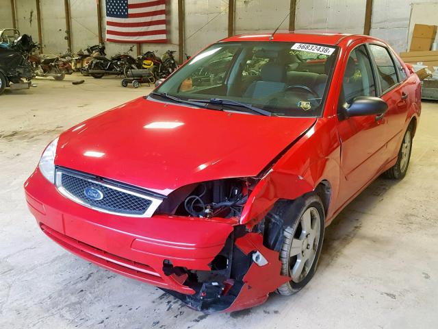 1FAHP34N77W212221 - 2007 FORD FOCUS ZX4 RED photo 2