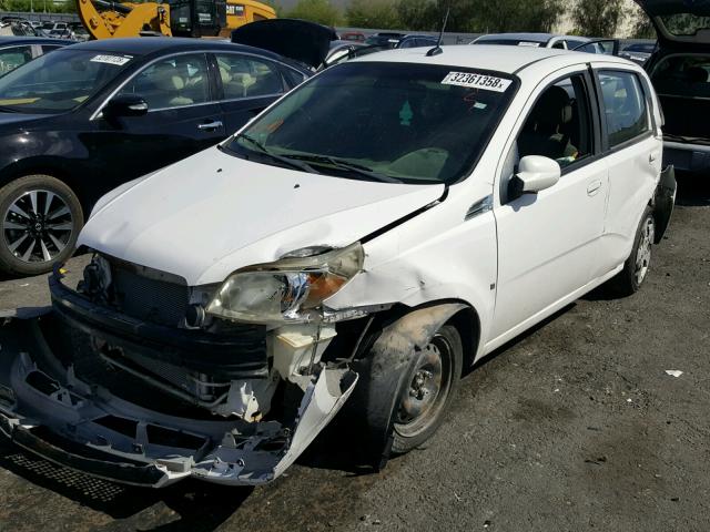 KL1TD66E09B660720 - 2009 CHEVROLET AVEO LS WHITE photo 2