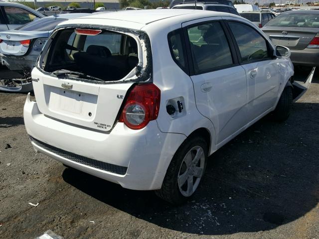 KL1TD66E09B660720 - 2009 CHEVROLET AVEO LS WHITE photo 4