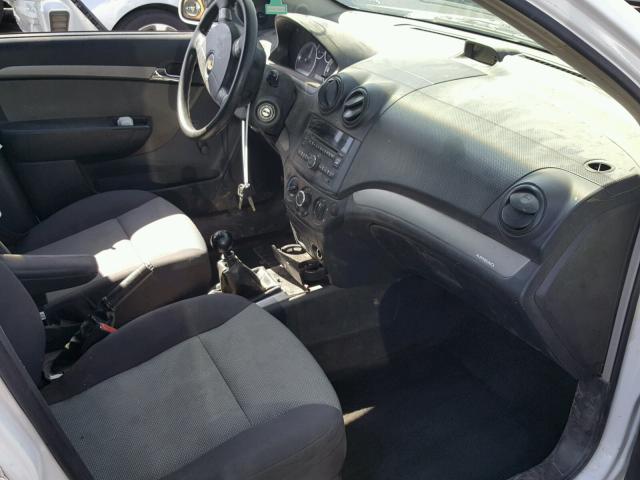 KL1TD66E09B660720 - 2009 CHEVROLET AVEO LS WHITE photo 5