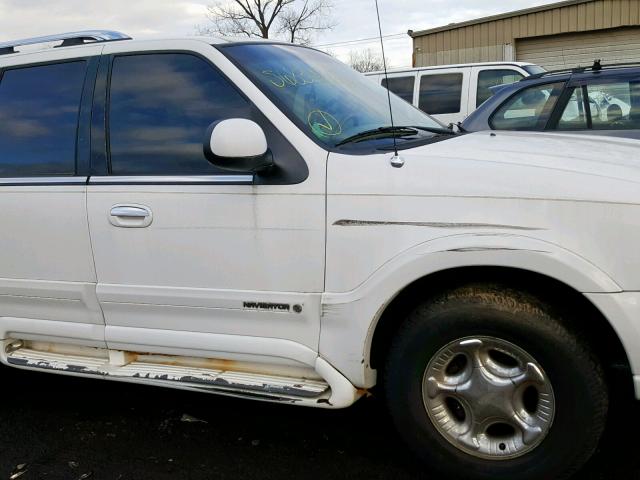 5LMPU28A0XLJ17557 - 1999 LINCOLN NAVIGATOR WHITE photo 10