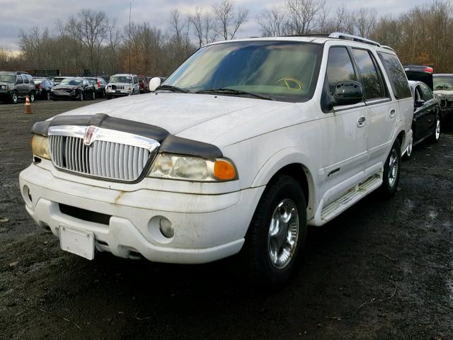 5LMPU28A0XLJ17557 - 1999 LINCOLN NAVIGATOR WHITE photo 2