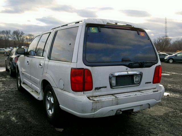 5LMPU28A0XLJ17557 - 1999 LINCOLN NAVIGATOR WHITE photo 3
