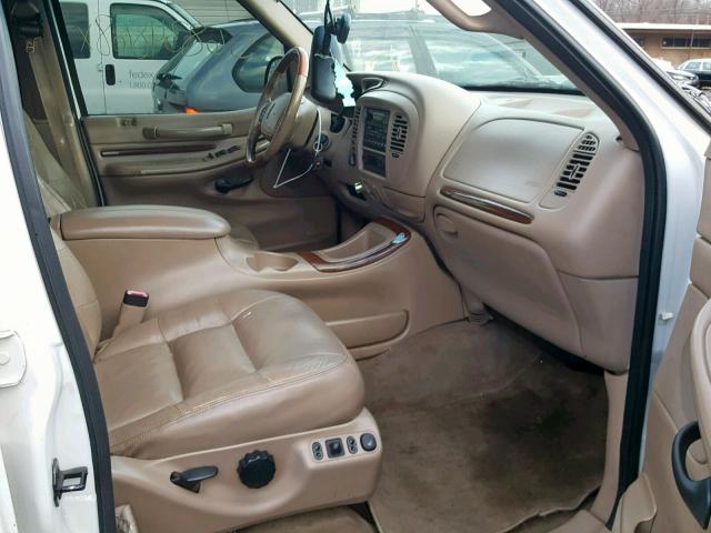 5LMPU28A0XLJ17557 - 1999 LINCOLN NAVIGATOR WHITE photo 5