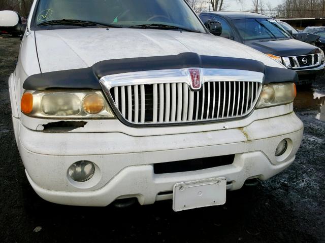 5LMPU28A0XLJ17557 - 1999 LINCOLN NAVIGATOR WHITE photo 9