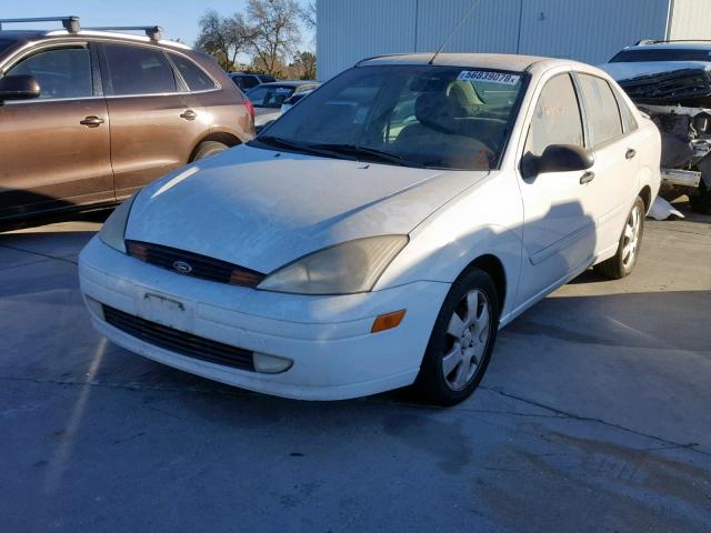 1FAFP38391W192352 - 2001 FORD FOCUS ZTS WHITE photo 2