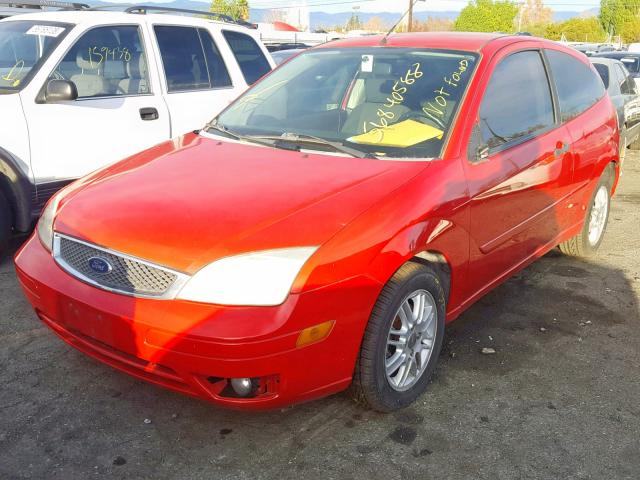 1FAFP31N86W167686 - 2006 FORD FOCUS ZX3 RED photo 2