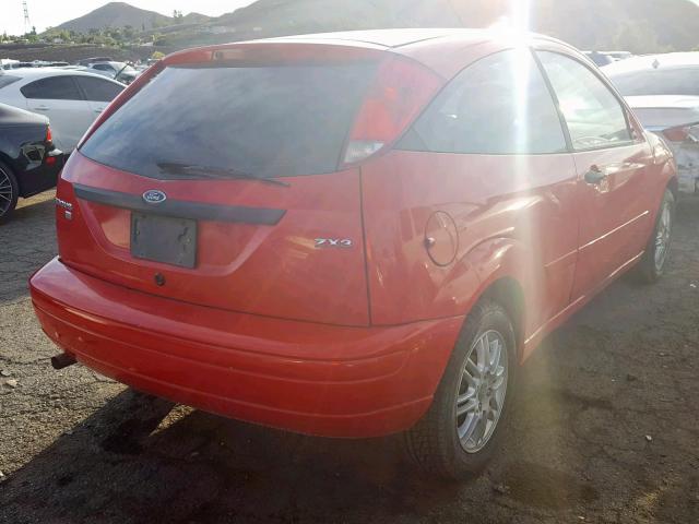 1FAFP31N86W167686 - 2006 FORD FOCUS ZX3 RED photo 4