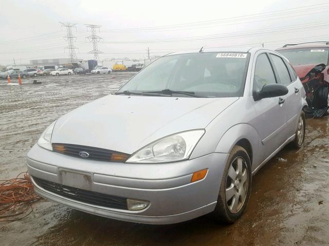 3FAFP37382R160451 - 2002 FORD FOCUS ZX5 SILVER photo 2