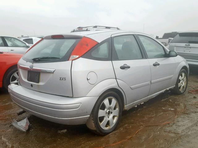 3FAFP37382R160451 - 2002 FORD FOCUS ZX5 SILVER photo 4