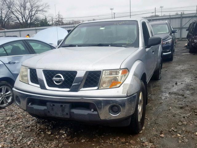 1N6AD06U85C425536 - 2005 NISSAN FRONTIER K SILVER photo 2