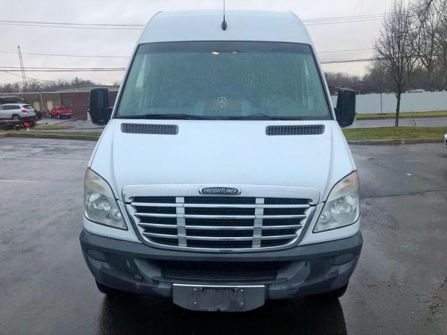 WDYPE7CC9A5477324 - 2010 FREIGHTLINER SPRINTER 2 WHITE photo 8