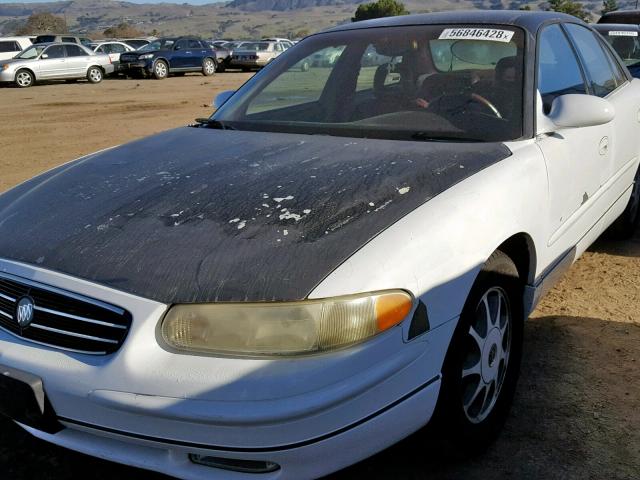 2G4WF5215W1497762 - 1998 BUICK REGAL GS WHITE photo 2