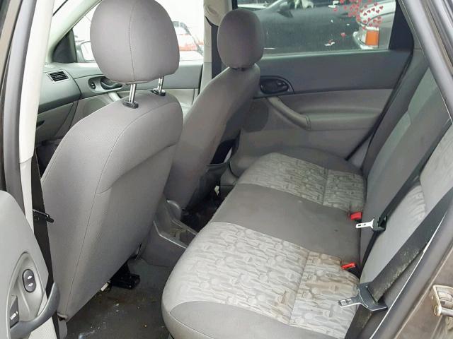 1FAFP34NX5W114885 - 2005 FORD FOCUS ZX4 GRAY photo 6