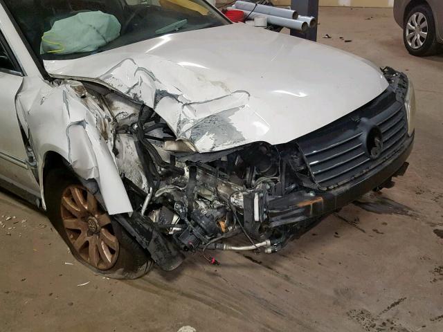 WVWPD63B03P247646 - 2003 VOLKSWAGEN PASSAT GLS WHITE photo 9