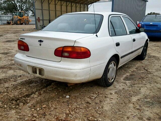 1Y1SK5285WZ438399 - 1998 CHEVROLET GEO PRIZM WHITE photo 4