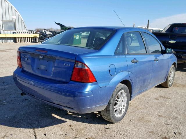 1FAFP34N65W214904 - 2005 FORD FOCUS ZX4 BLUE photo 4