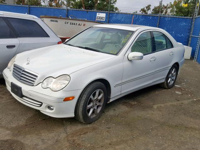 WDBRF54H27F858501 - 2007 MERCEDES-BENZ C 280 WHITE photo 2