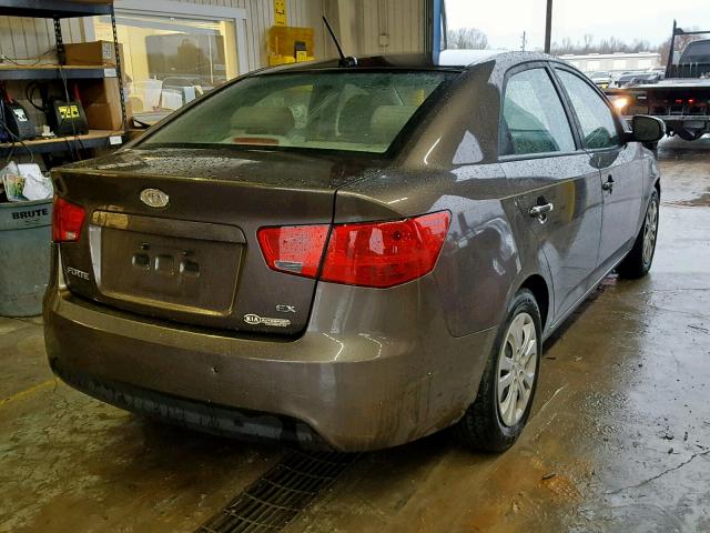 KNAFU4A28D5729729 - 2013 KIA FORTE EX GRAY photo 4